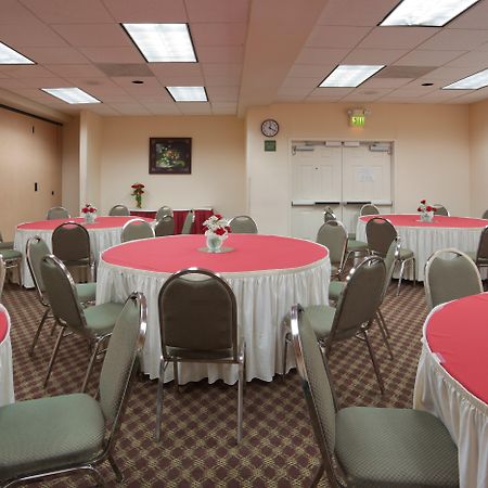 Holiday Inn Express & Suites Tracy By Ihg Ngoại thất bức ảnh